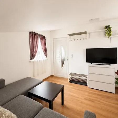 Spacious Close To Vienna In A Calm Area Appartamento